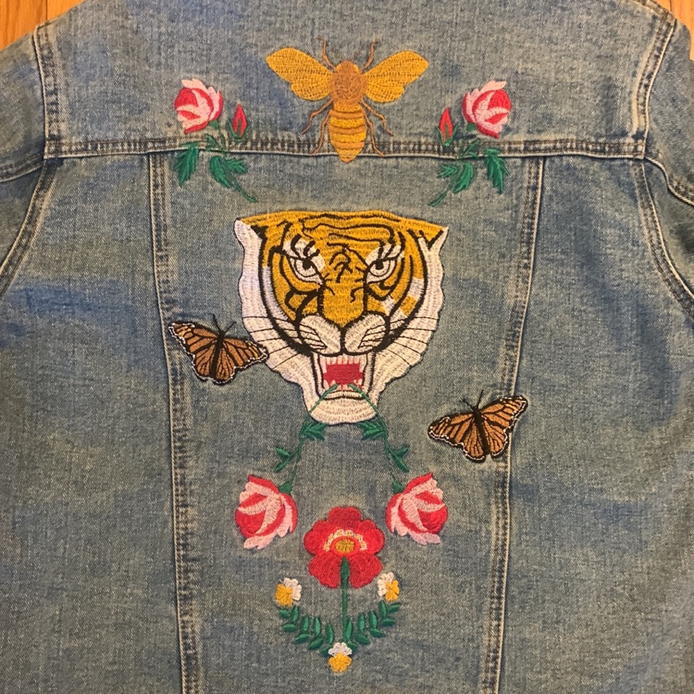 EMBROIDERED DENIM JACKET WITH TIGER BEES ROSES - Picture 2 of 14